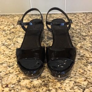 Tory Burch - Black patent platform sandal - size 7